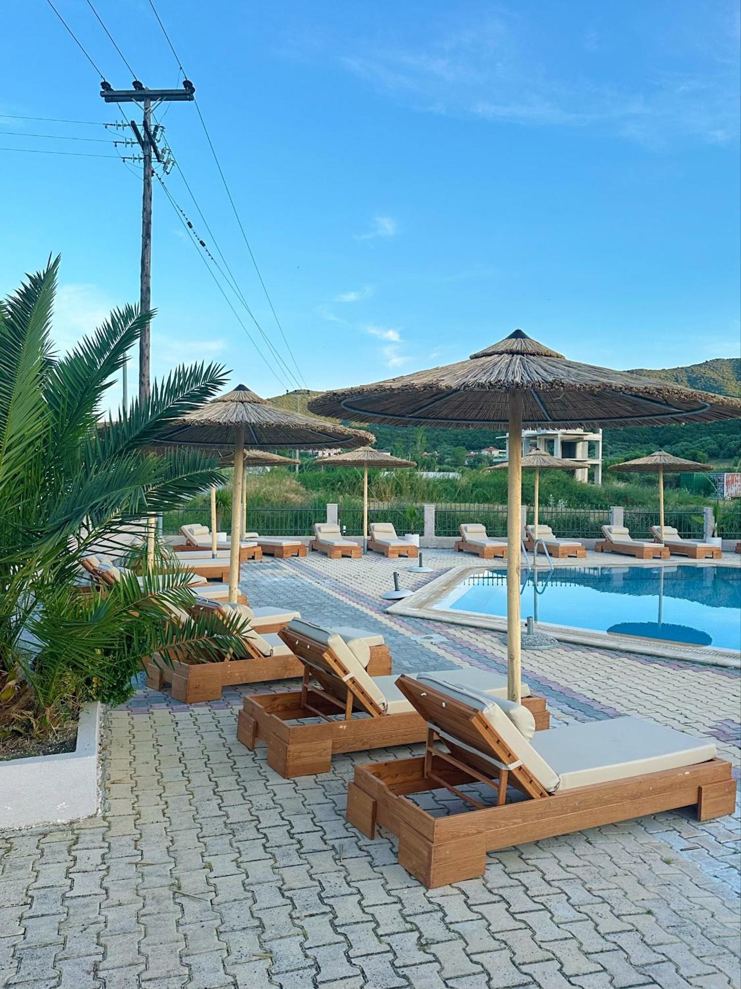 Hotel Palmera Sarti Exterior photo