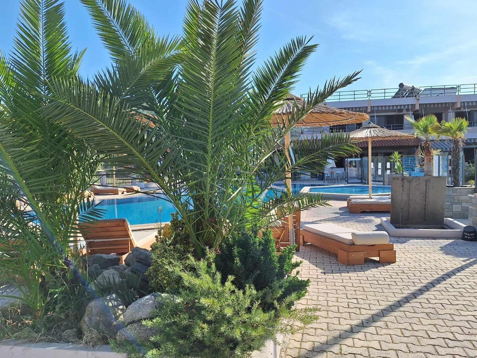 Hotel Palmera Sarti Exterior photo